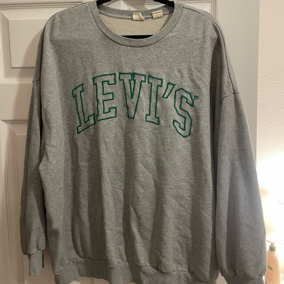 Levi’s crewneck sweatshirt - Picture 2 of 4